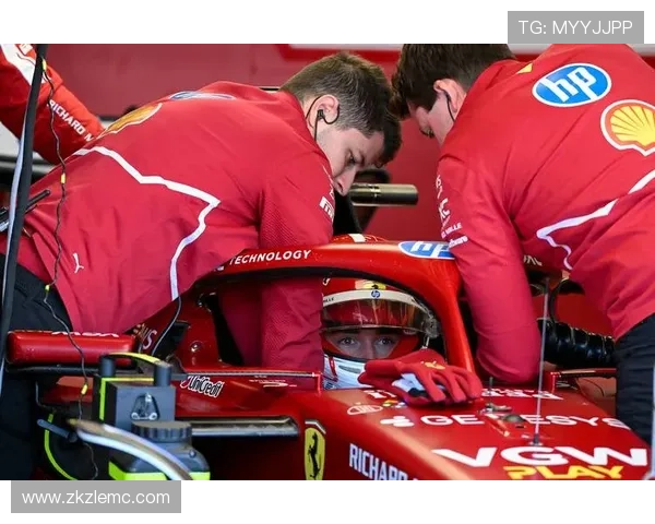 F1赛季激烈竞争持续 红牛与梅赛德斯在余下比赛中争夺总冠军荣耀 F1赛季激烈竞争持续 红牛与梅赛德斯在余下比赛中争夺总冠军荣耀