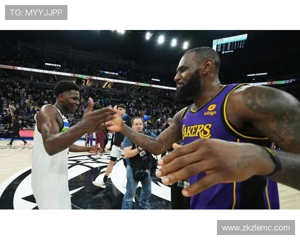 詹姆斯领衔湖人击败勇士迎来赛季首胜 布朗大爆发贡献28分